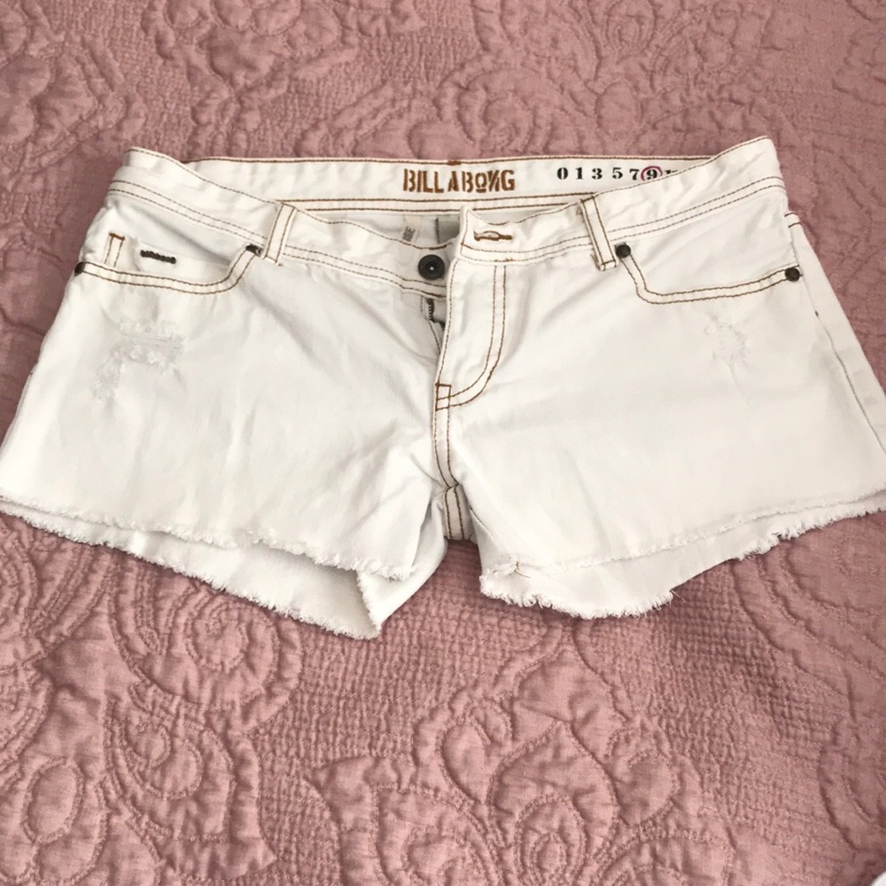 White billabong jean shorts